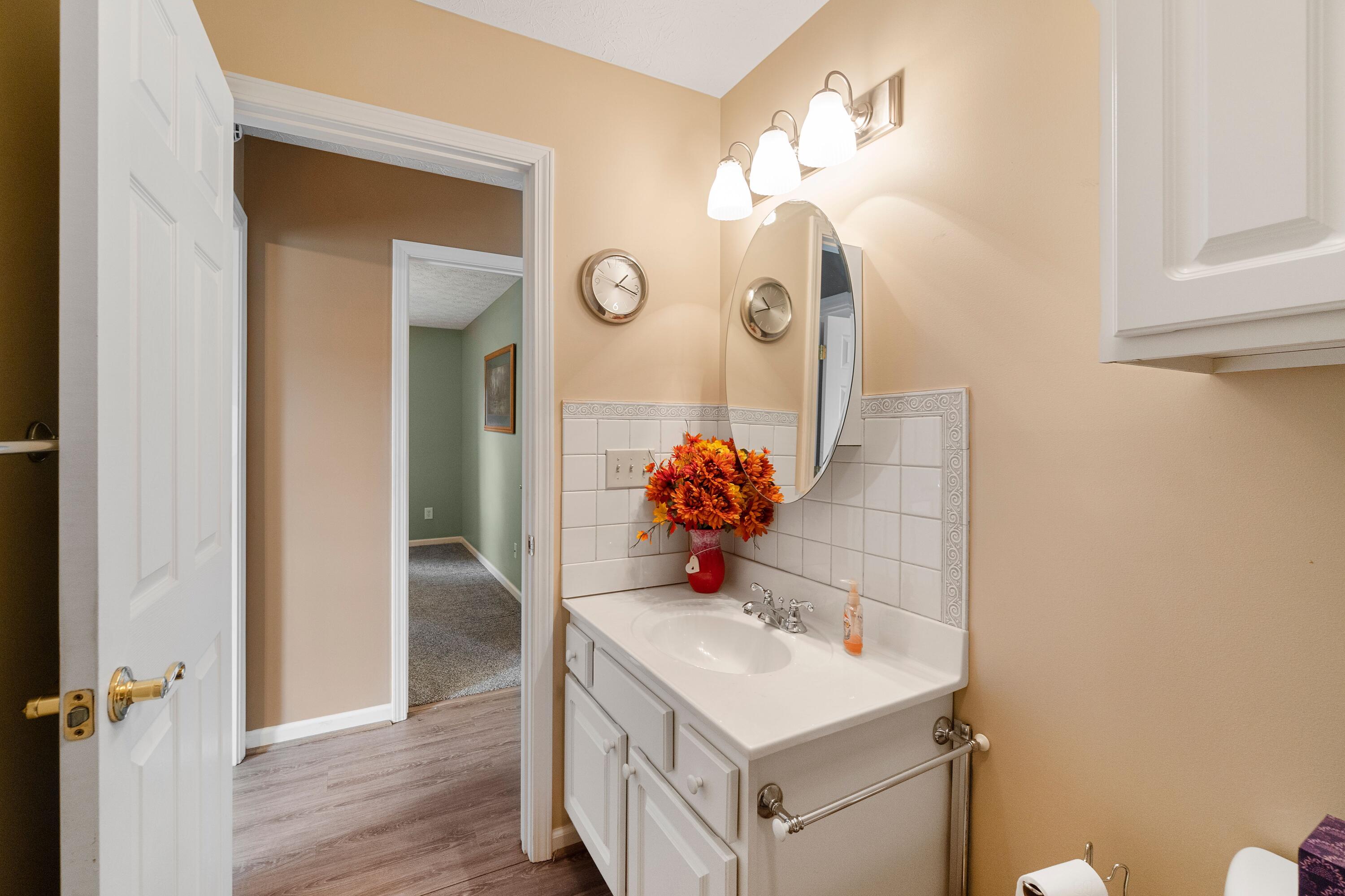 2170 East Fork Road Greeneville, TN 37743 - Photo 16 of 28 Hall Bathroom
