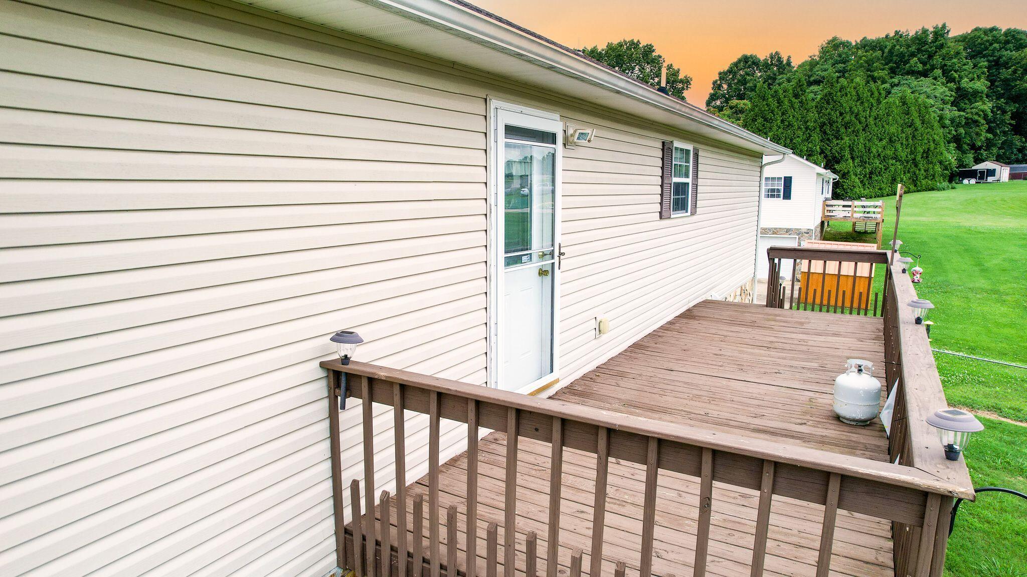 2170 East Fork Road Greeneville, TN 37743 - Photo 21 of 28 Back Deck