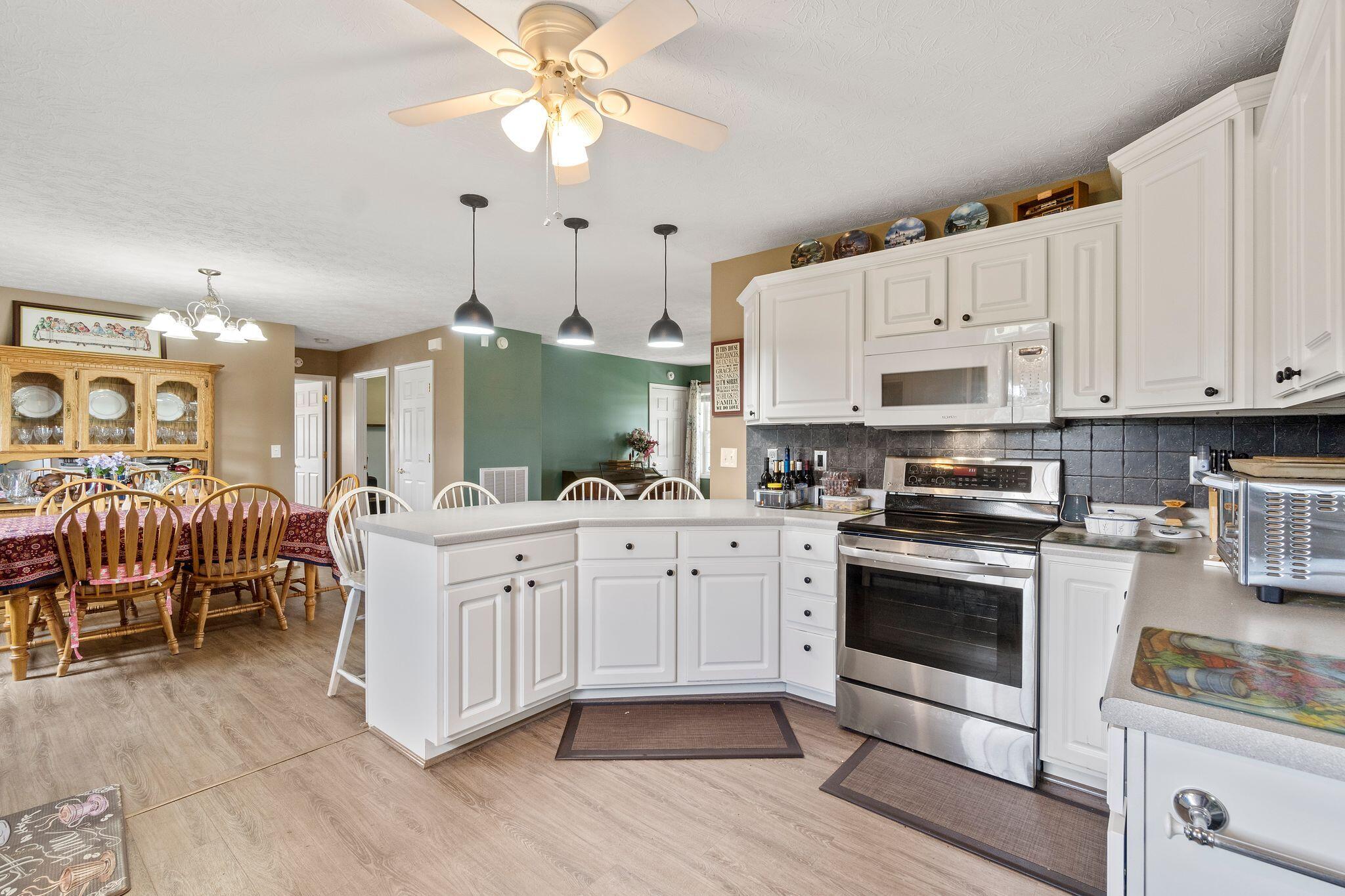 2170 East Fork Road Greeneville, TN 37743 - Photo 5 of 28 Beautiful Kitchen