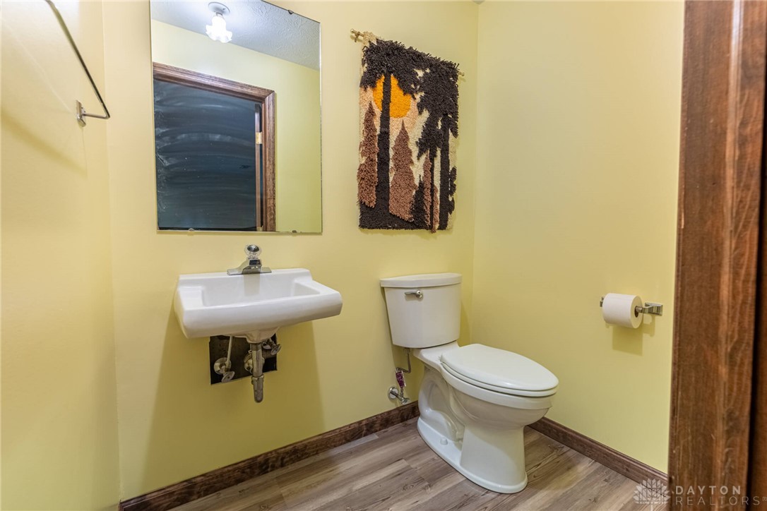 10135 Atchison Road Dayton, OH 45458 - Photo 35 of 41 Convenient LL 1/2 bath