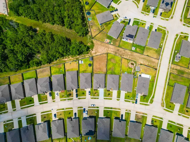 $2,400 | 20241 Portbec Drive, New Caney, TX 77357