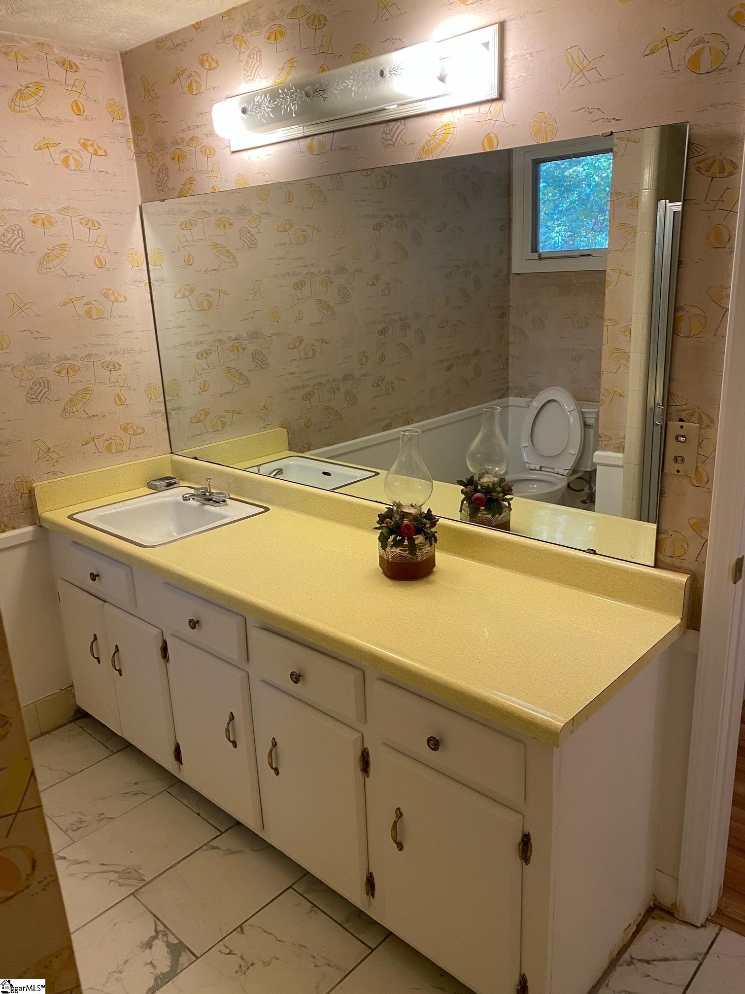 409 Bridgewater Drive Greenville, SC 29615 - Photo 13 of 33