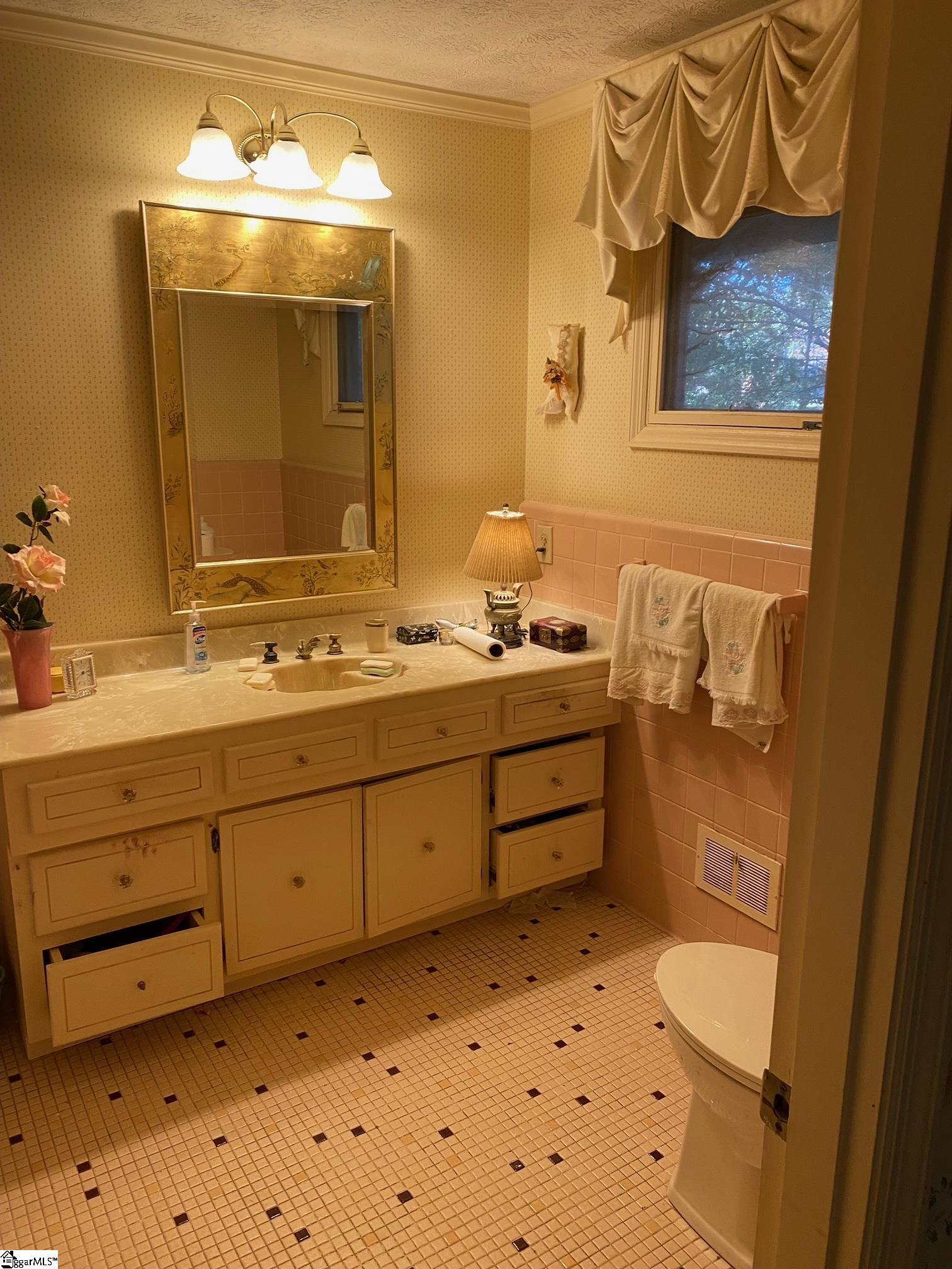 409 Bridgewater Drive Greenville, SC 29615 - Photo 15 of 33