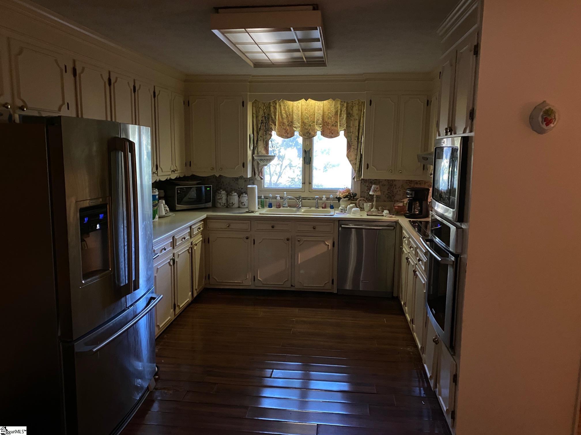 409 Bridgewater Drive Greenville, SC 29615 - Photo 28 of 33