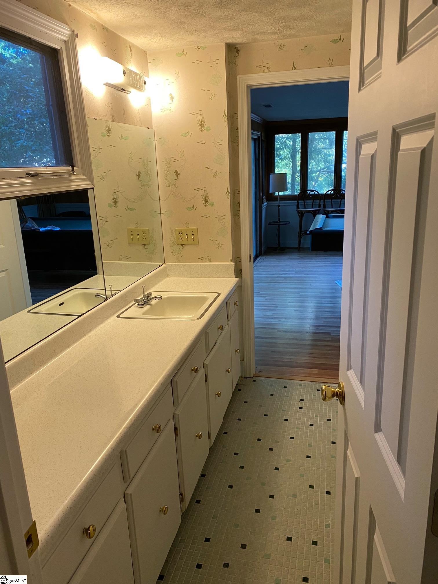 409 Bridgewater Drive Greenville, SC 29615 - Photo 9 of 33