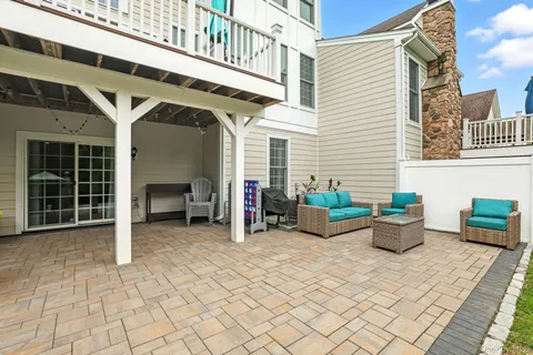 $1,275,000 | 30 Dennis Lane, Pleasantville, NY 10570