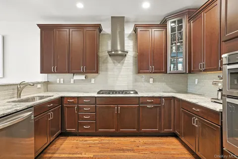 $1,275,000 | 30 Dennis Lane, Pleasantville, NY 10570