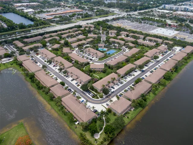 $3,100 | 304 Southwest 120th Avenue, Unit 304, Pembroke Pines, FL 33025