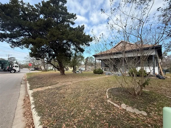 $375,000 | 412 Waco Street, Conroe, TX 77301
