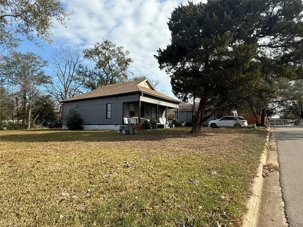 $375,000 | 412 Waco Street, Conroe, TX 77301
