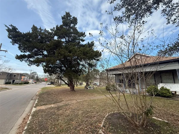 $375,000 | 412 Waco Street, Conroe, TX 77301
