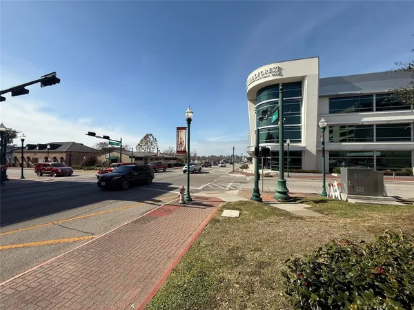 $375,000 | 412 Waco Street, Conroe, TX 77301
