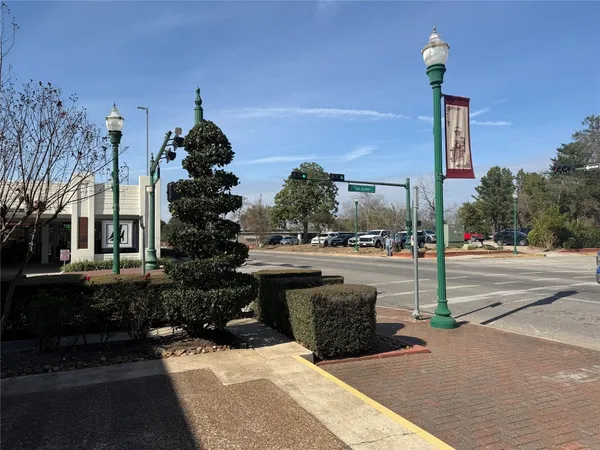 $375,000 | 412 Waco Street, Conroe, TX 77301