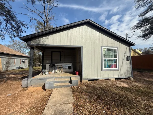$375,000 | 412 Waco Street, Conroe, TX 77301