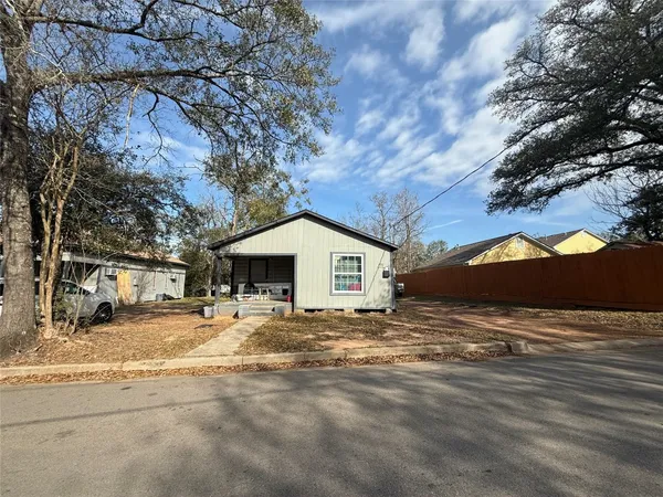 $375,000 | 412 Waco Street, Conroe, TX 77301