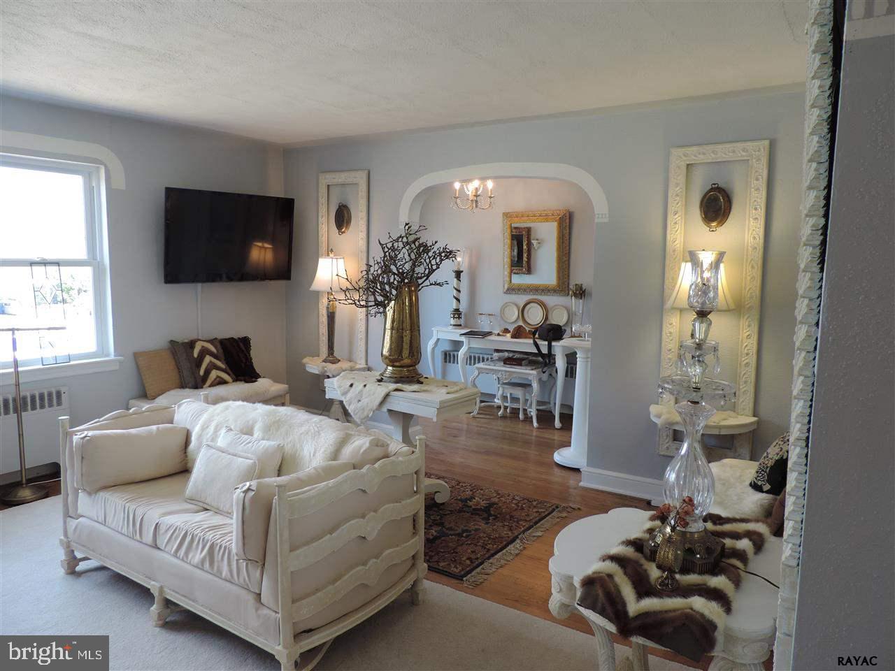 818 Rathton Road York, PA 17403 - Photo 2 of 27 Gallery Image 2