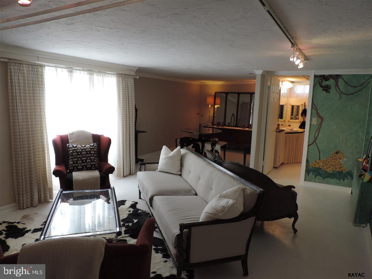 818 Rathton Road York, PA 17403 - Photo 17 of 27 Gallery Image 17