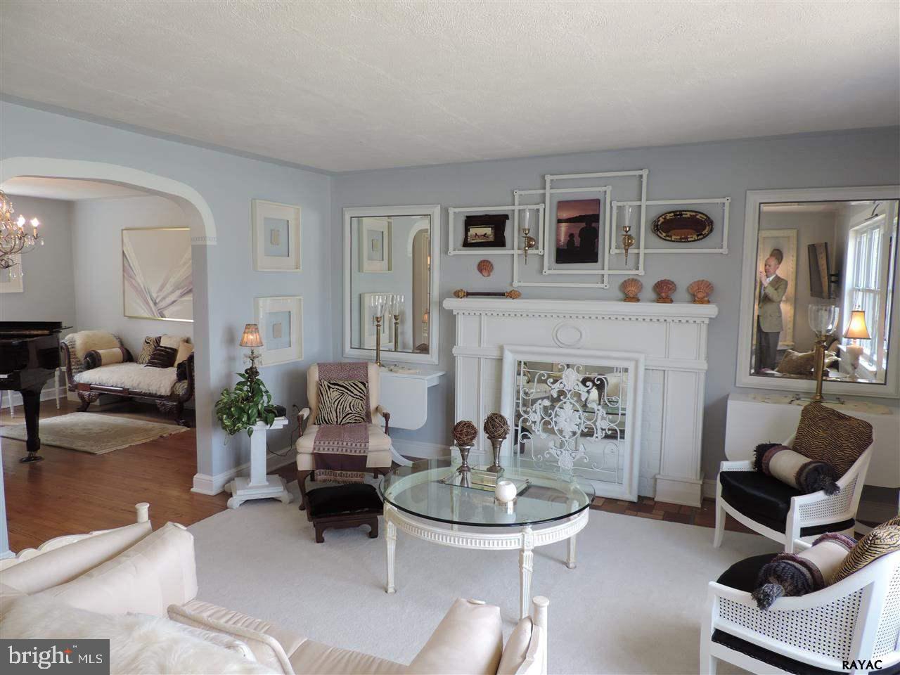 818 Rathton Road York, PA 17403 - Photo 4 of 27 Gallery Image 4