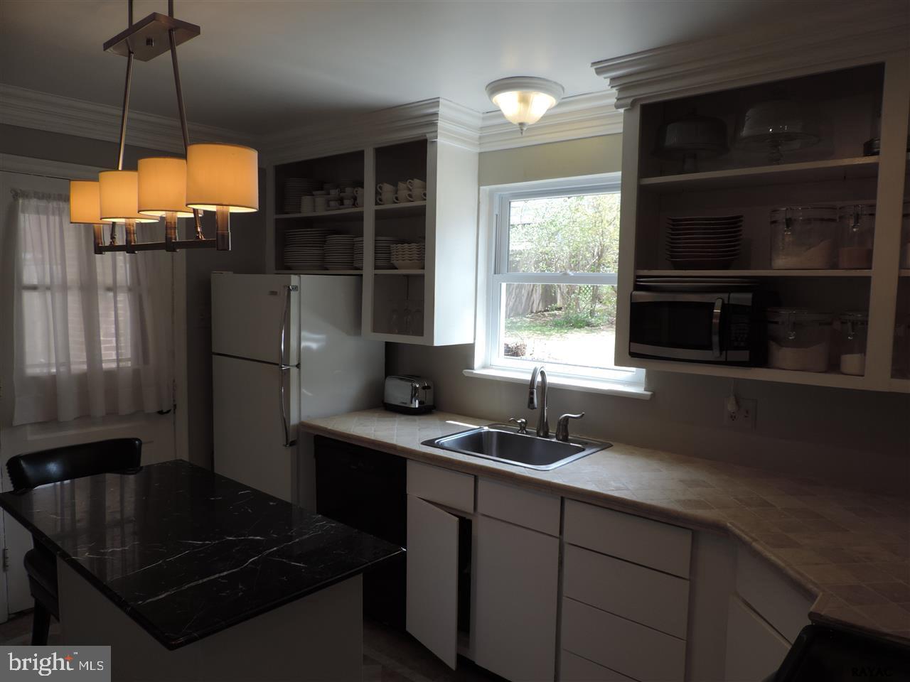 818 Rathton Road York, PA 17403 - Photo 10 of 27 Gallery Image 10
