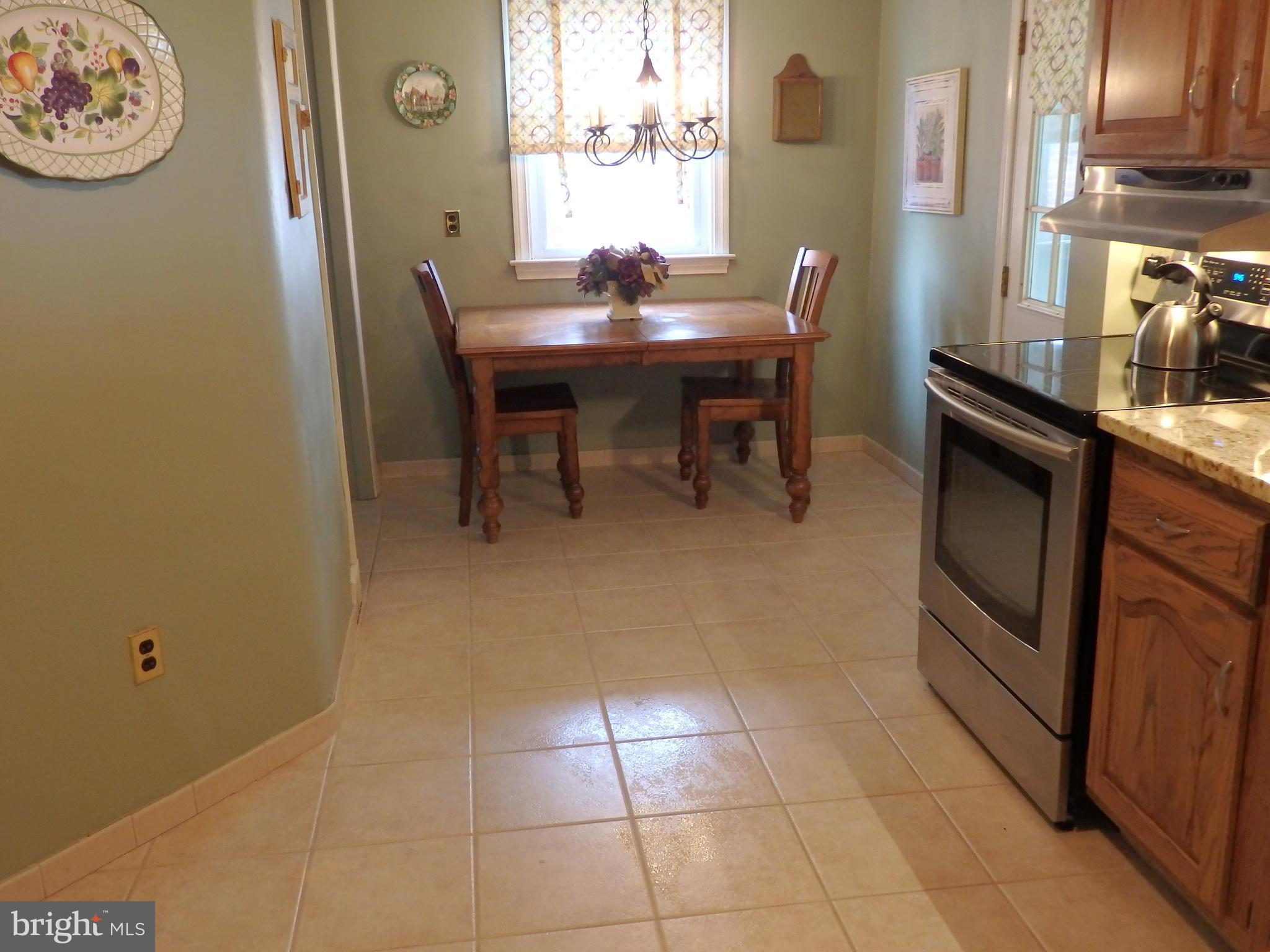 217 Flintlock Road Drexel Hill, PA 19026 - Photo 9 of 30 Modern Eat-in Kitchen Stainless Steel Appliances