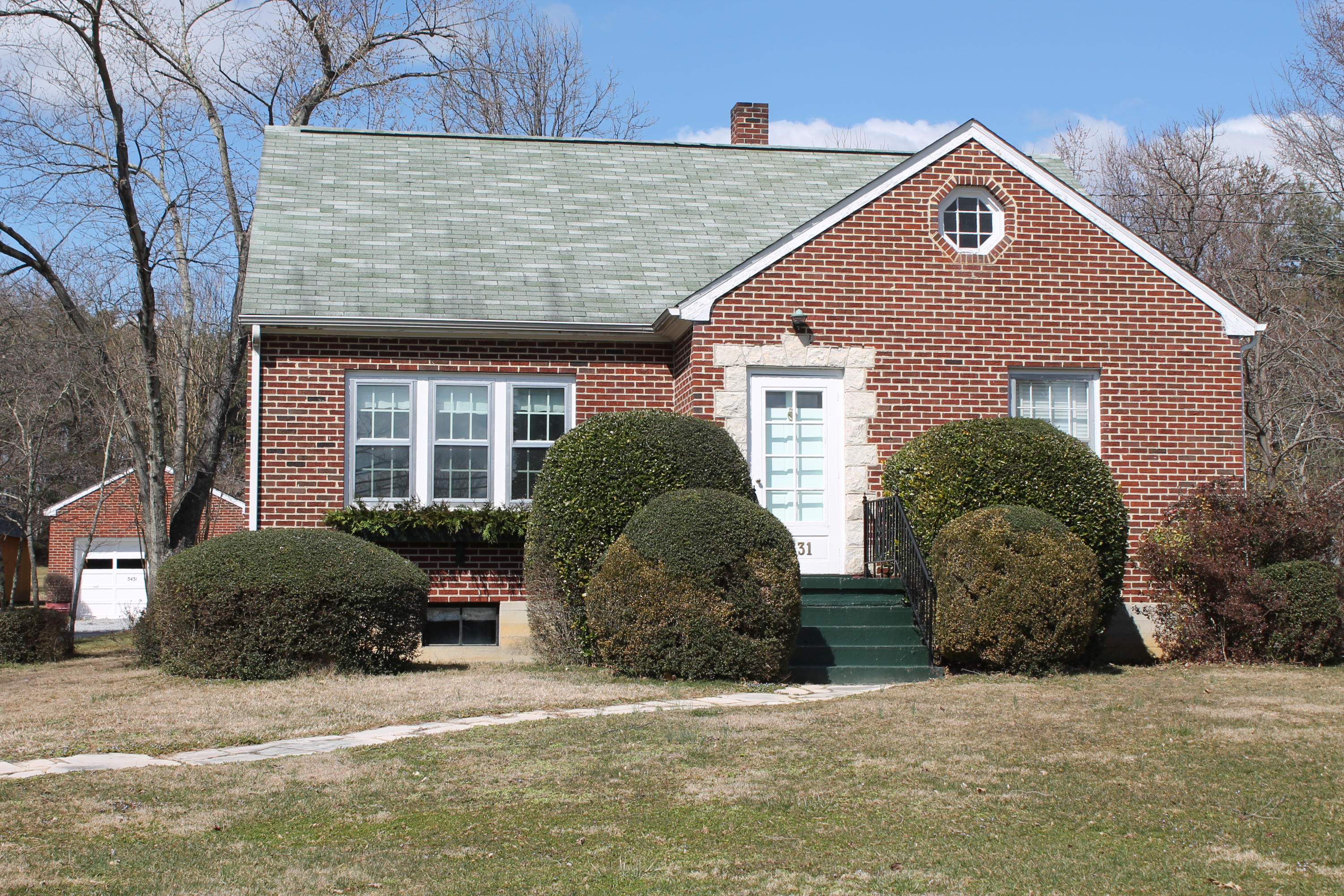 5431 Cove Road Roanoke, VA 24019 - Photo 1 of 45 Front