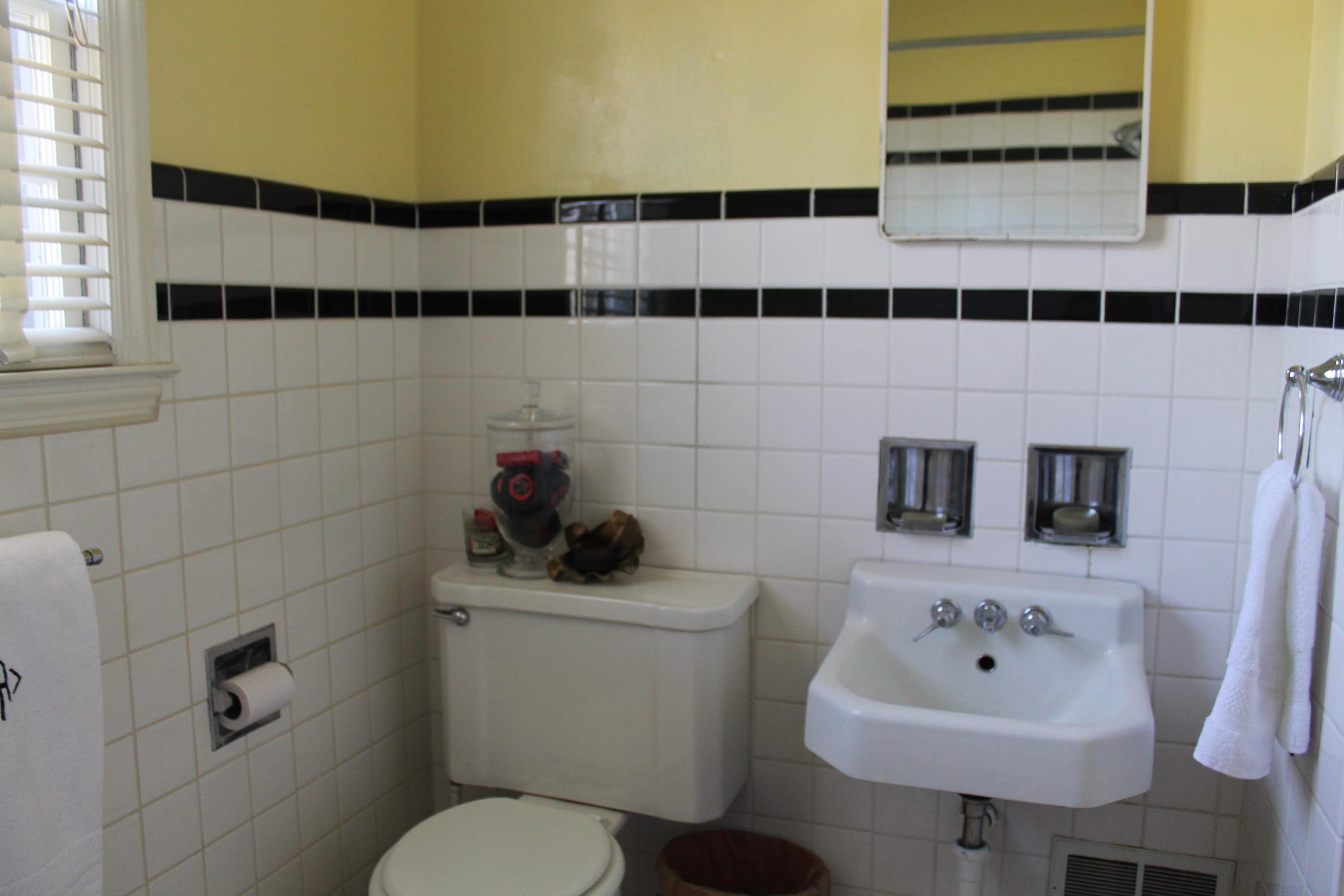 5431 Cove Road Roanoke, VA 24019 - Photo 13 of 45 Hall bath