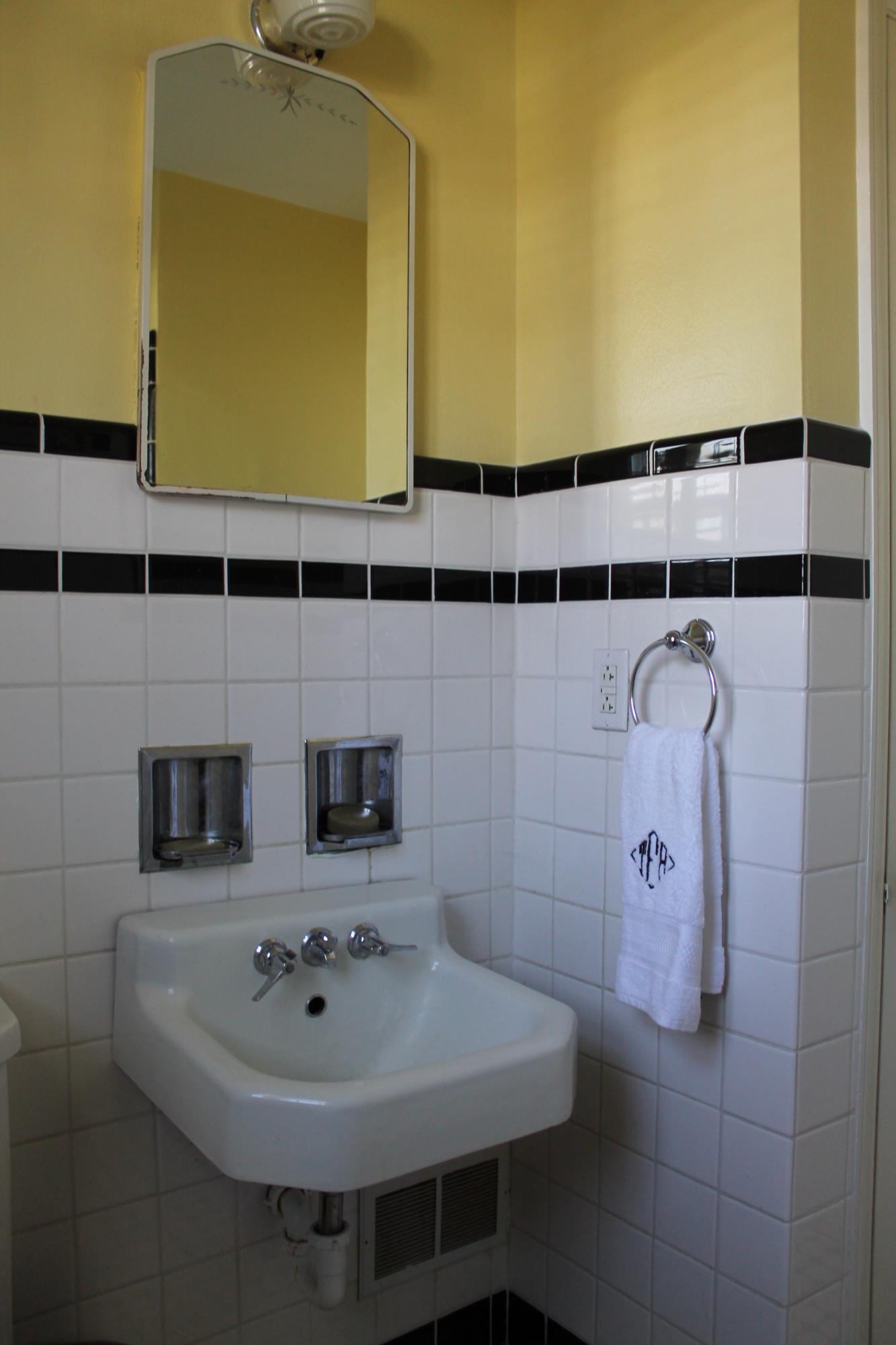 5431 Cove Road Roanoke, VA 24019 - Photo 14 of 45 Hall bath