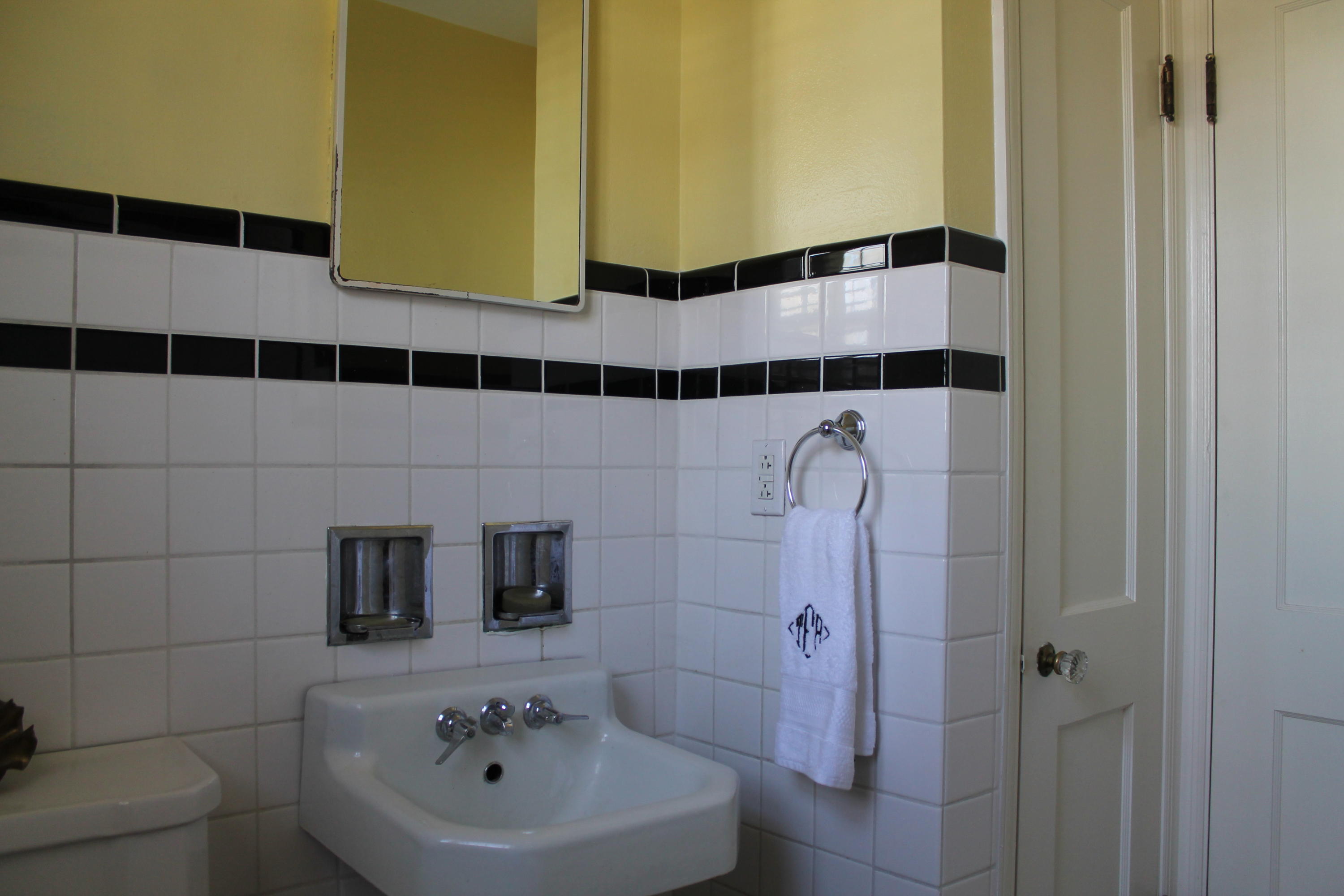 5431 Cove Road Roanoke, VA 24019 - Photo 16 of 45 Hall Bath & Linen closet