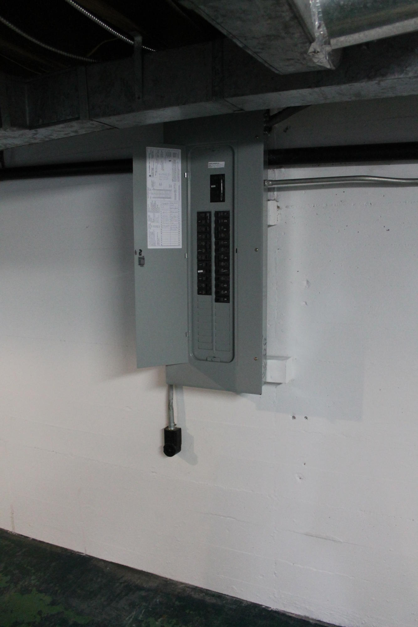 5431 Cove Road Roanoke, VA 24019 - Photo 40 of 45 200 AMP Breaker box