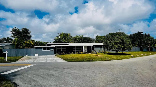 $6,000 | 525 Northeast 27th Street, Wilton Manors, FL 33334