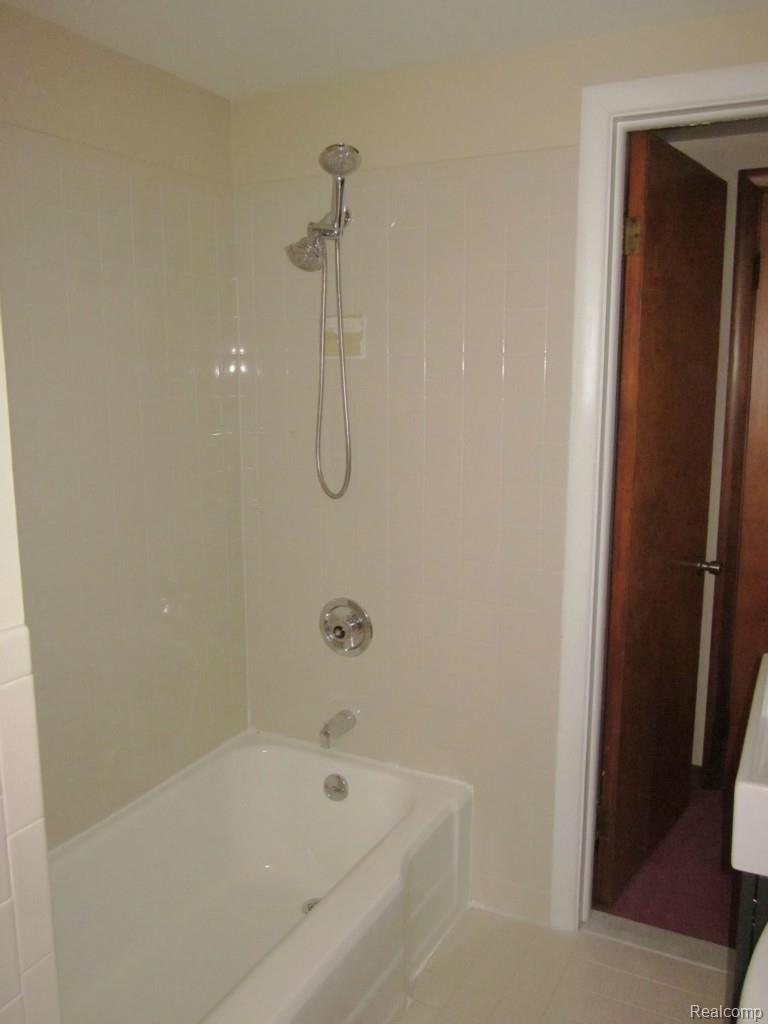 14151 Newburgh Road Livonia, MI 48150 - Photo 27 of 39 25 Bathroom Upper Level 2.jpg