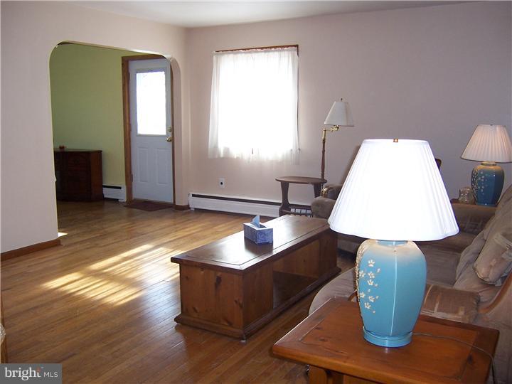420 Washington Street Spring City, PA 19475 - Photo 6 of 18 Living Room