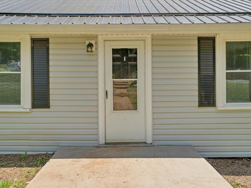 1119 Drewry Road Martinsville, VA 24112 - Photo 2 of 37 02-MIB06960