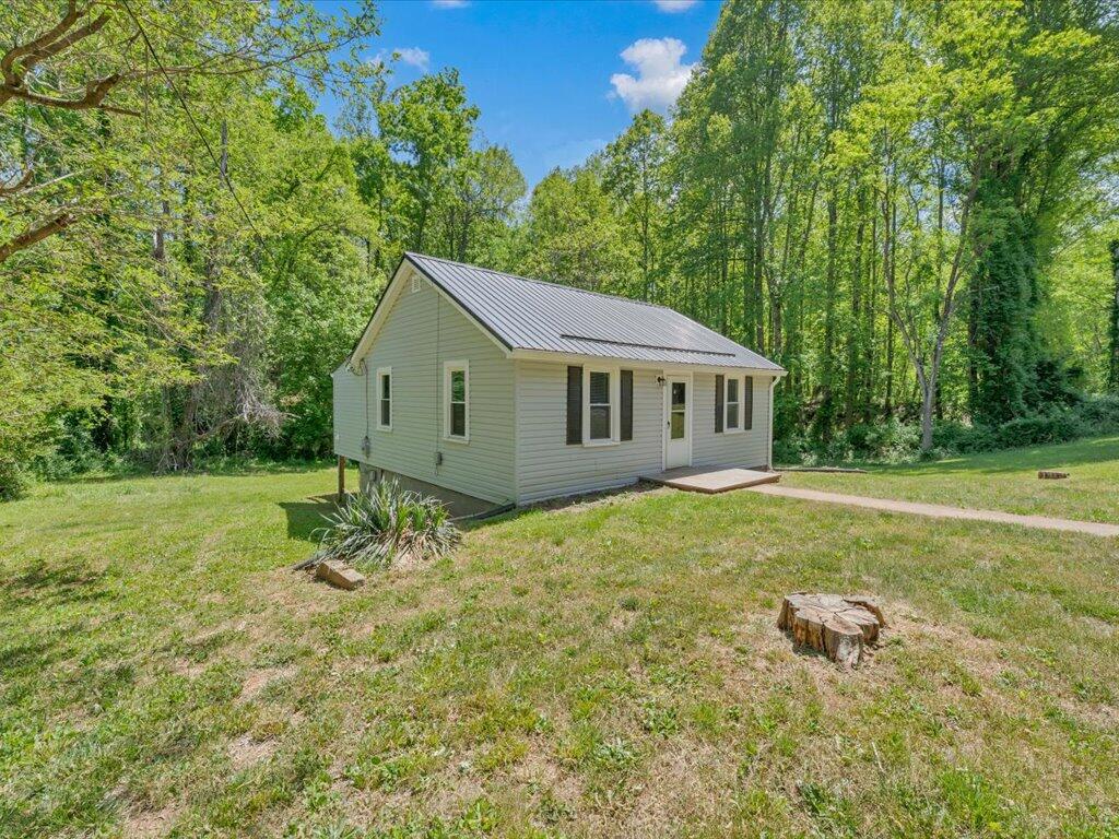 1119 Drewry Road Martinsville, VA 24112 - Photo 34 of 37 34-MIB06954