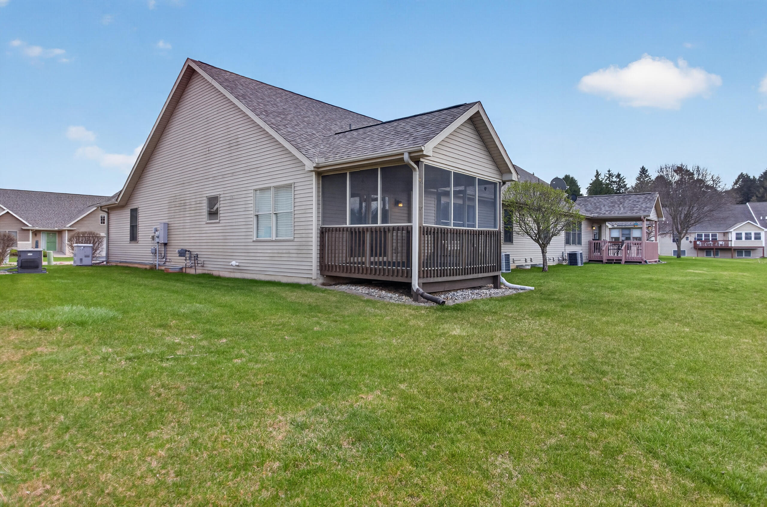 2934 Countryside Lane Jackson, MI 49203 - Photo 2 of 48 049_0N0A0813