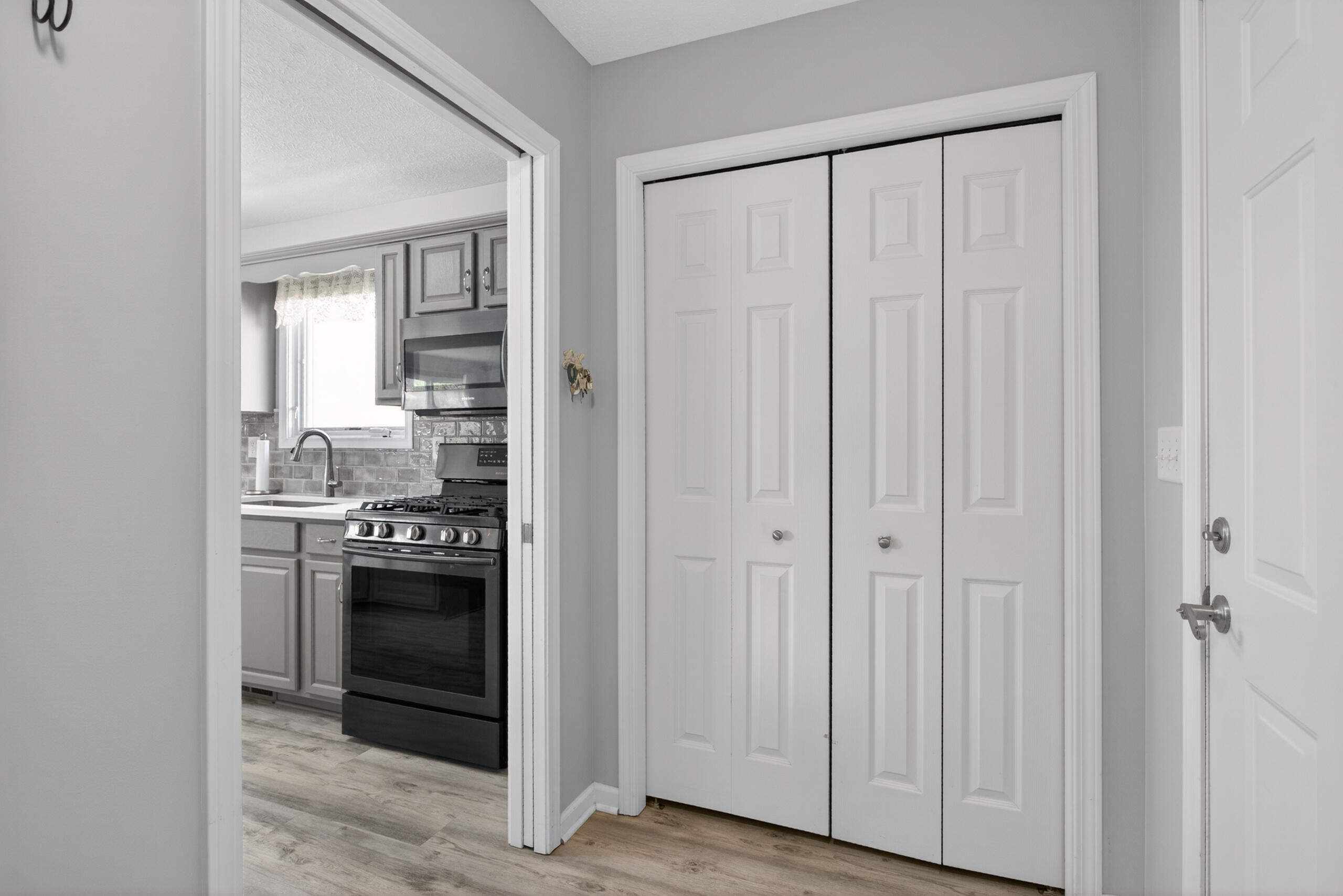 2934 Countryside Lane Jackson, MI 49203 - Photo 5 of 48 002_0N0A0672