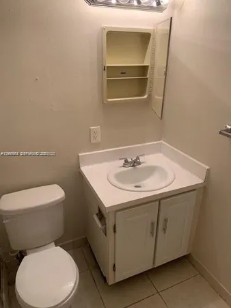$1,900 | 5921 Washington Street, Unit 122, Hollywood, FL 33023