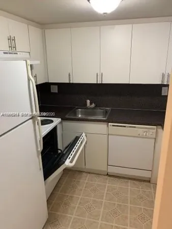 $1,900 | 5921 Washington Street, Unit 122, Hollywood, FL 33023