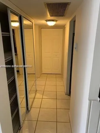 $1,900 | 5921 Washington Street, Unit 122, Hollywood, FL 33023