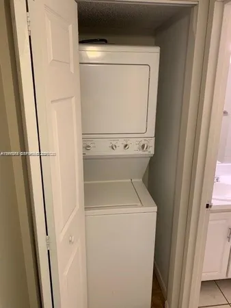 $1,900 | 5921 Washington Street, Unit 122, Hollywood, FL 33023