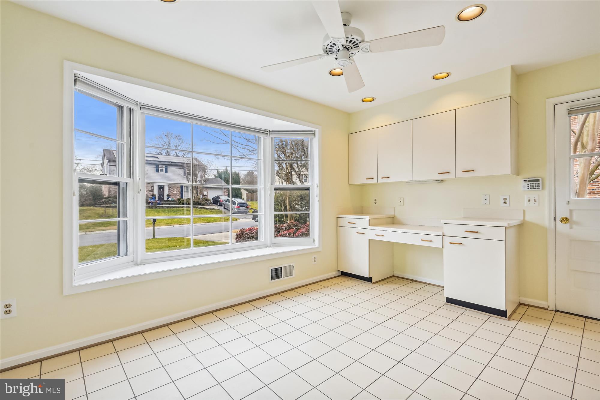 1604 Crestline Road Silver Spring, MD 20904 - Photo 17 of 56 Eat-in Kitchen