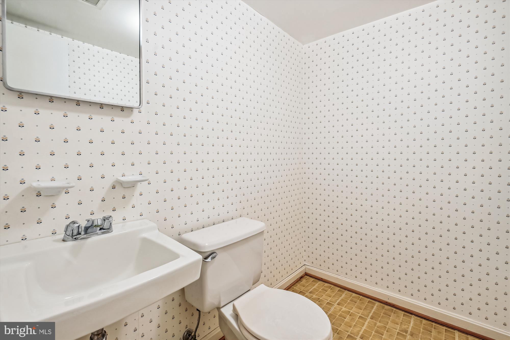 1604 Crestline Road Silver Spring, MD 20904 - Photo 38 of 56 1/2 Bathroom