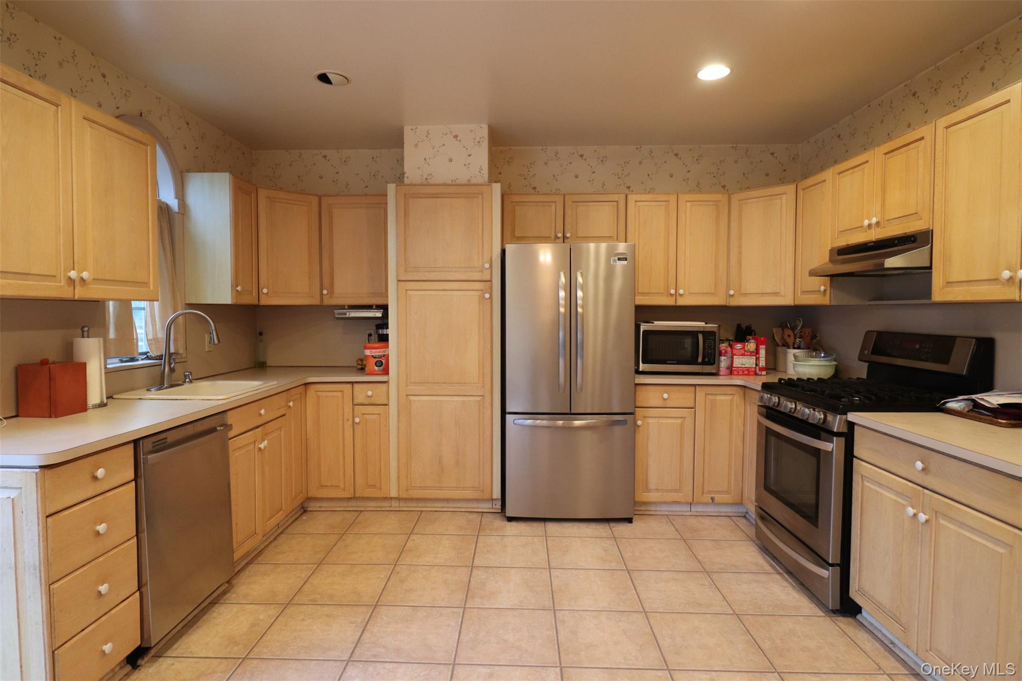 3232 Country Club Road Bronx, NY 10465 - Photo 7 of 16
