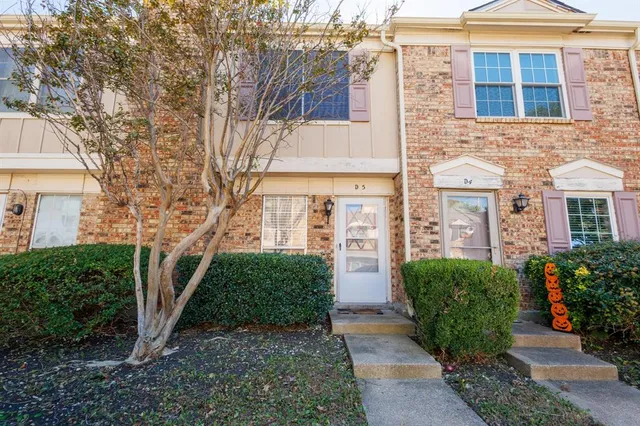 $1,700 | 613 Carriagehouse Lane, Unit 5, Garland, TX 75040