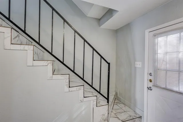 $1,700 | 613 Carriagehouse Lane, Unit 5, Garland, TX 75040