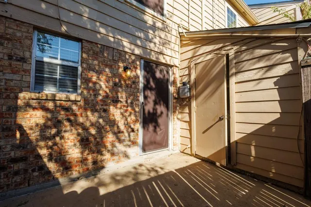 $1,700 | 613 Carriagehouse Lane, Unit 5, Garland, TX 75040