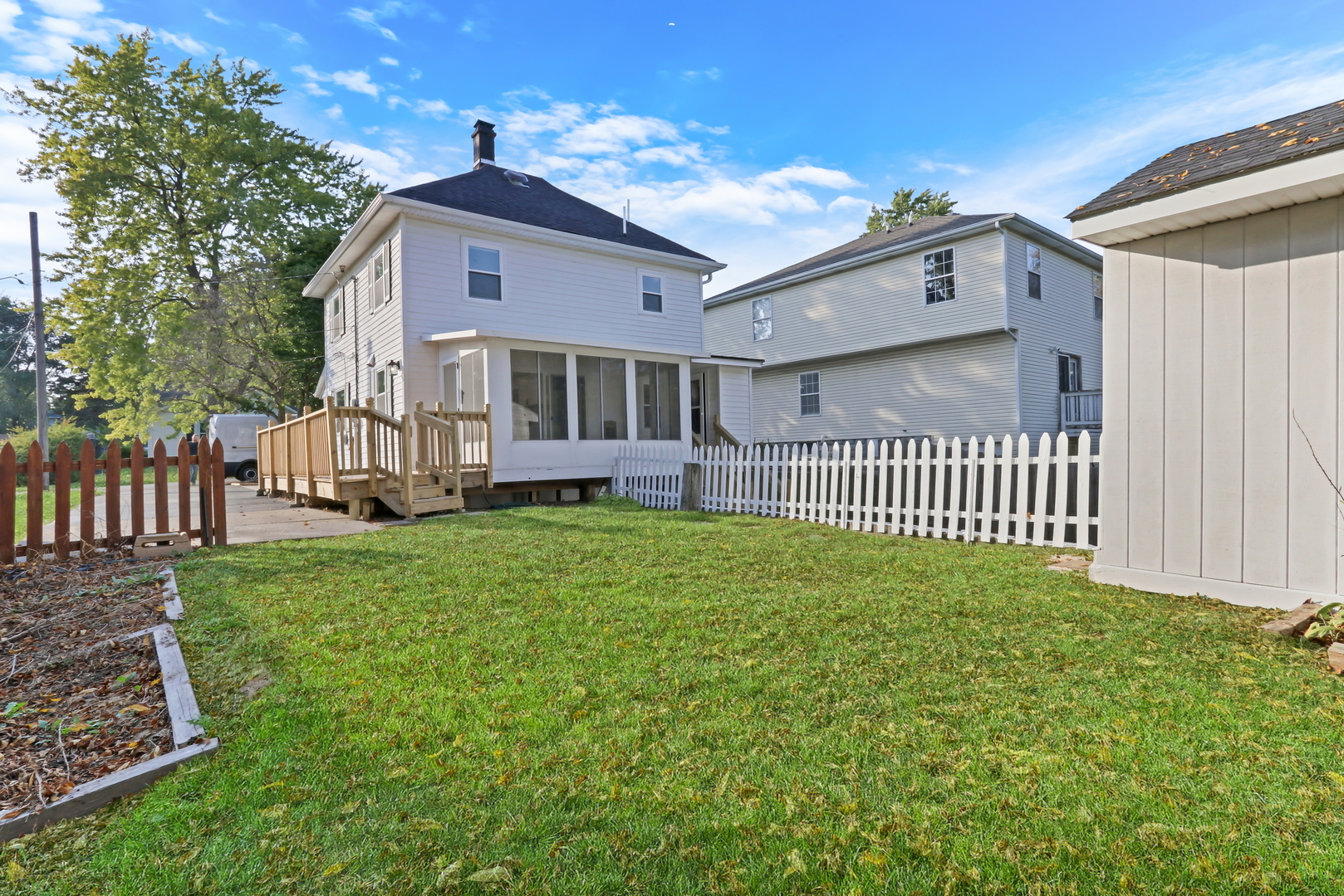 27065 North Ridge Street Wauconda, IL 60084 - Photo 7 of 33 a front view of a house with garden