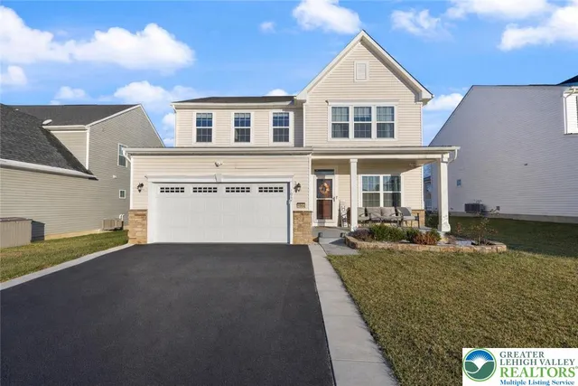 $599,000 | 1064 Woodmont Lane, Catasauqua, PA 18032