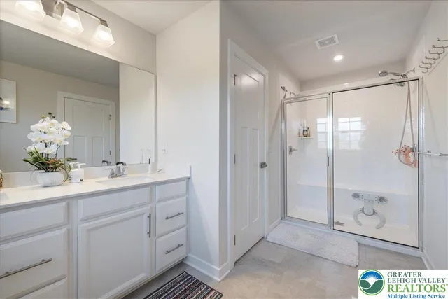 $599,000 | 1064 Woodmont Lane, Catasauqua, PA 18032