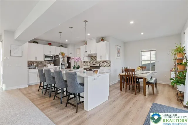 $599,000 | 1064 Woodmont Lane, Catasauqua, PA 18032